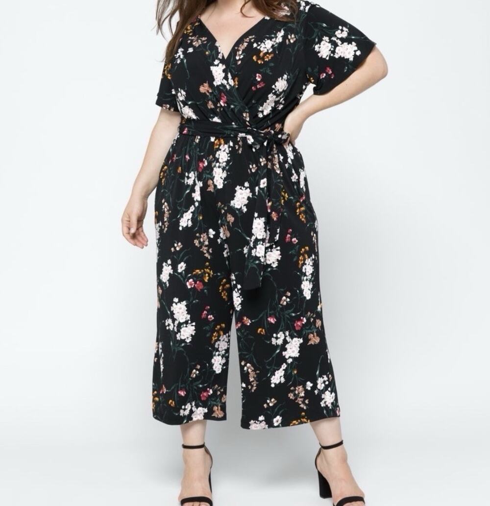 Kaileigh Black Floral Short Sleeve V Neck Wide Leg Crop Jumpsuit Size 3X